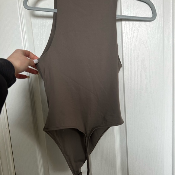 Aritzia babaton 90s contour bodysuit! - Picture 5 of 5